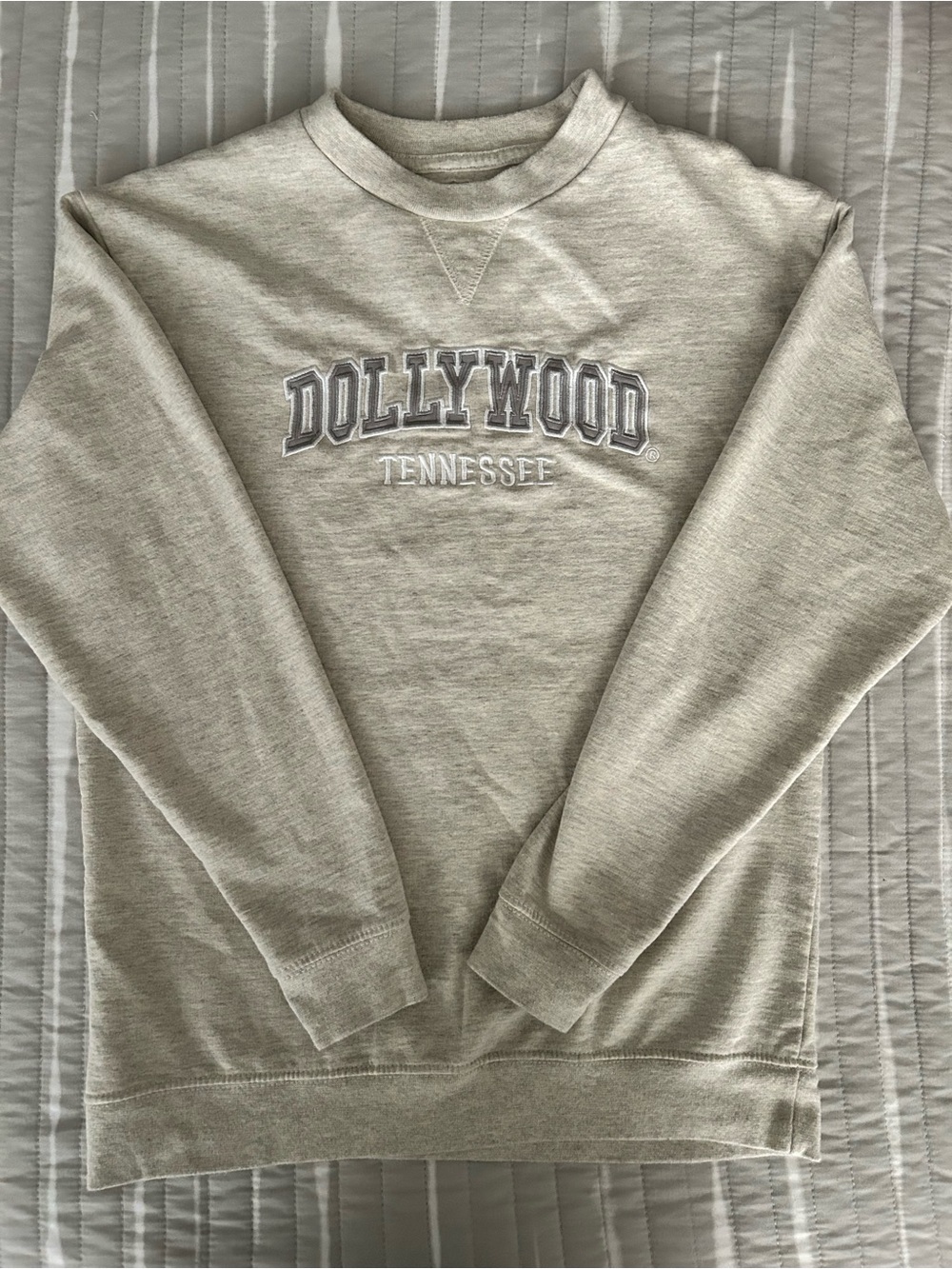 Dollywood Tennessee Crewneck Sweatshirt Gray Youth YXL Embroidered